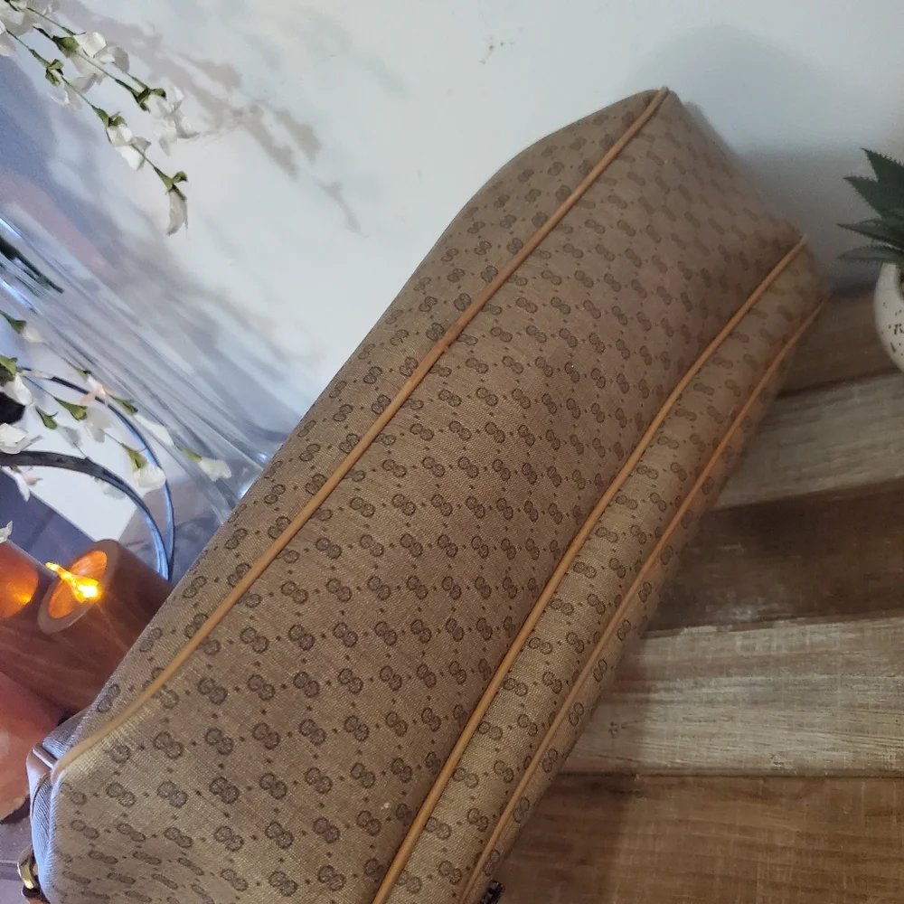 Gucci Tan and Brown Monogram Bag - Picture 12 of 16
